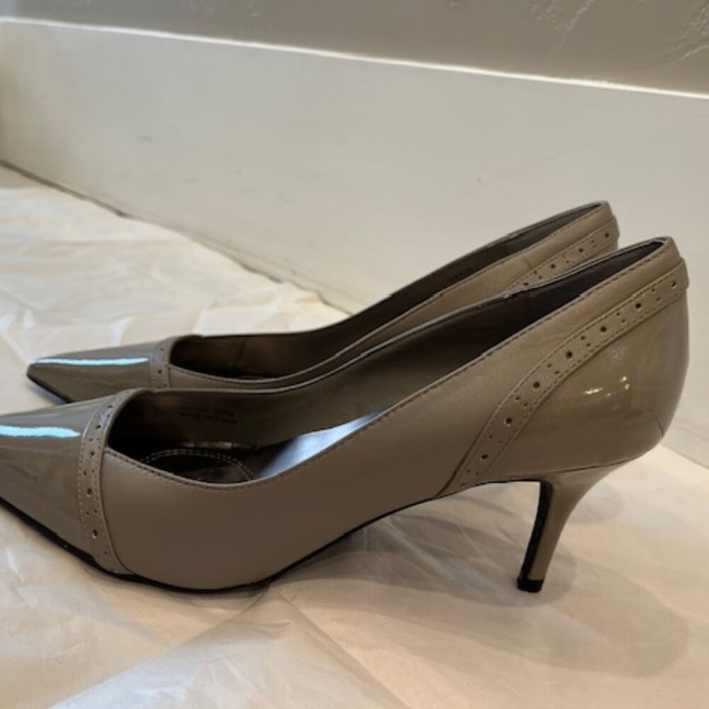 Tahari pumps - Picture 4 of 9